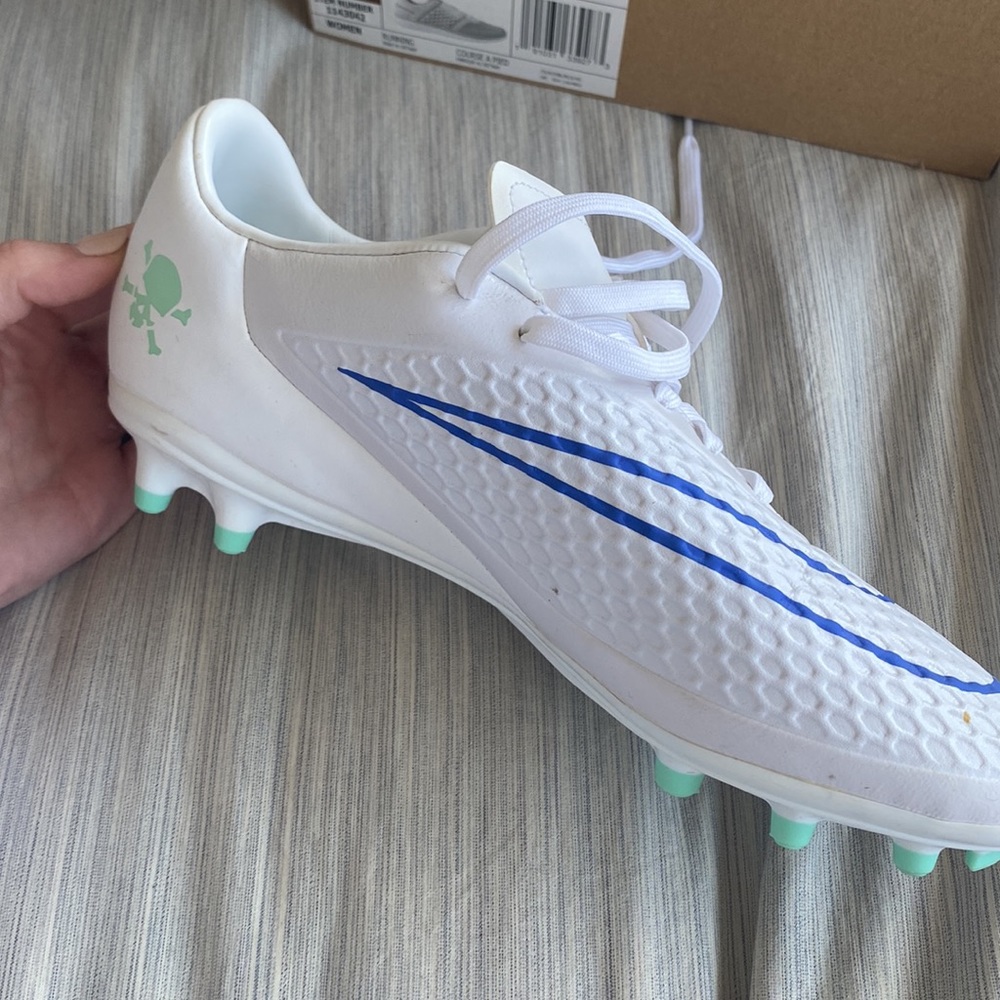 Nike Cleats - Picture 5 of 5